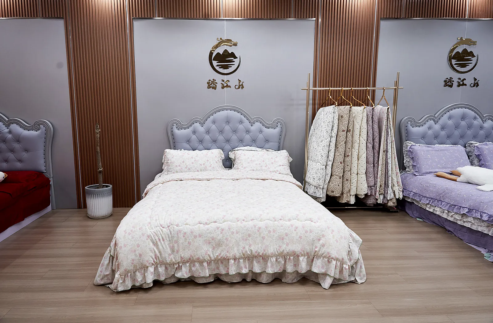 Bedding displays in the Ta Jiang Shan showroom